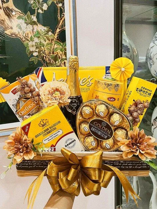 Giỏ quà Tết 2023 đẹp màu vàng tài lộc. (Ảnh : Internet) Giỏ quà Tết 2023 đẹp màu vàng tài lộc. (Ảnh : Internet)