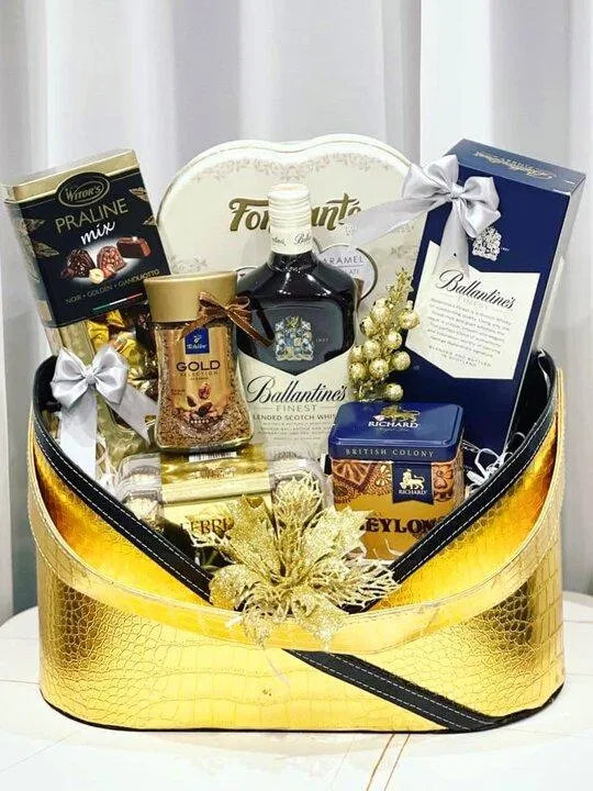 Giỏ quà Tết 2023 đẹp màu vàng tài lộc. (Ảnh : Internet) Giỏ quà Tết 2023 đẹp màu vàng tài lộc. (Ảnh : Internet)