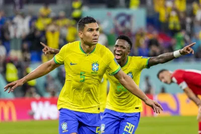Bản lĩnh và kinh nghiệm là những gì mà Casemiro đã thể hiện trong màu áo của Brazil tại World Cup 2022 (Ảnh: Internet) Bản lĩnh và kinh nghiệm là những gì mà Casemiro đã thể hiện trong màu áo của Brazil tại World Cup 2022 (Ảnh: Internet)