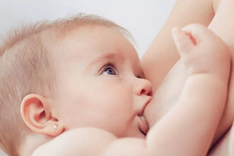 Có rất nhiều yếu tố làm giảm sữa mẹ (Nguồn: Internet) Có rất nhiều yếu tố làm giảm sữa mẹ (Nguồn: Internet)