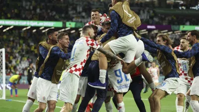 Croatia bất ngờ loại ứng cử viên hàng đầu cho ngôi vô địch là Brazil bằng những loạt sút luân lưu (Ảnh: Internet) Croatia bất ngờ loại ứng cử viên hàng đầu cho ngôi vô địch là Brazil bằng những loạt sút luân lưu (Ảnh: Internet)