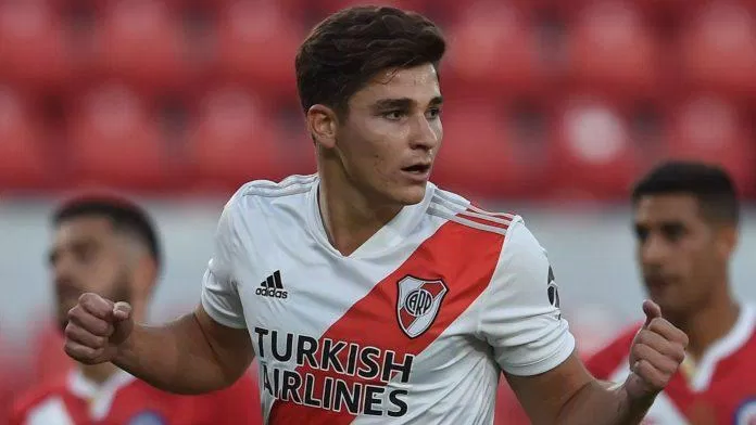 Alvarez trong màu áo River Plate (Ảnh: Internet) Alvarez trong màu áo River Plate (Ảnh: Internet)