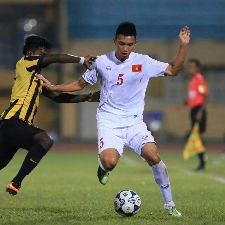 Đoàn Văn Hậu nhanh chóng trở thành một cầu thủ đặc biệt của U19 Việt Nam tại các giải đấu lớn trong khu vực và châu lục (Ảnh: Internet) Đoàn Văn Hậu nhanh chóng trở thành một cầu thủ đặc biệt của U19 Việt Nam tại các giải đấu lớn trong khu vực và châu lục (Ảnh: Internet)