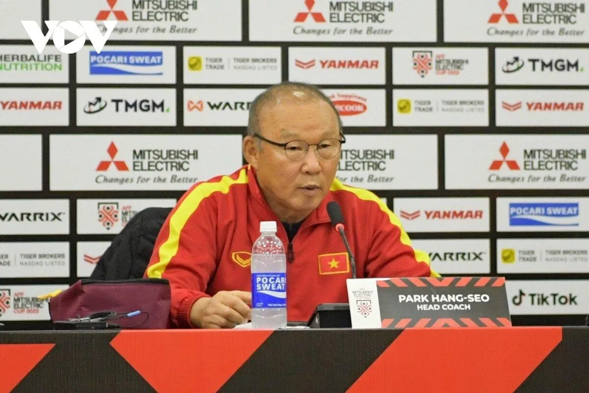 Thầy Park nghiên cứu kĩ lối chơi của đối thủ (Ảnh: Internet) Thầy Park nghiên cứu kĩ lối chơi của đối thủ (Ảnh: Internet)