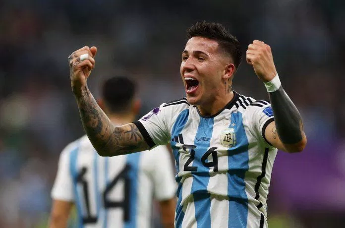 Enzo Fernandez được đánh giá là một trong những viên ngọc thô sáng giá nhất của Argentina sau khi World Cup khép lại (Ảnh: Internet) Enzo Fernandez được đánh giá là một trong những viên ngọc thô sáng giá nhất của Argentina sau khi World Cup khép lại (Ảnh: Internet)