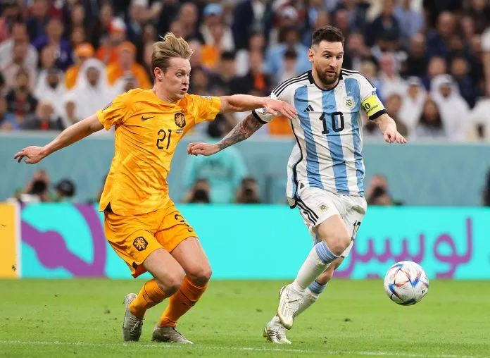 Frenkie de Jong chơi tốt hơn trong hiệp 2 và rõ ràng Hà Lan đã có lợi thế lớn trước khi bắt đầu hiệp phụ (Ảnh: Internet) Frenkie de Jong chơi tốt hơn trong hiệp 2 và rõ ràng Hà Lan đã có lợi thế lớn trước khi bắt đầu hiệp phụ (Ảnh: Internet)