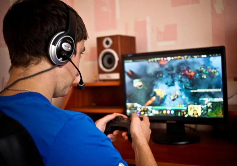 Cẩn thận với các thiết bị chơi game của họ (Ảnh: Internet) Cẩn thận với các thiết bị chơi game của họ (Ảnh: Internet)