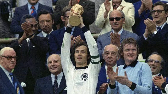 Franz Beckenbauer - người đội trưởng đã dẫn dắt Tây Đức lên ngôi vô địch World Cup 1974 được tổ chức trên sân nhà (Ảnh: Internet)