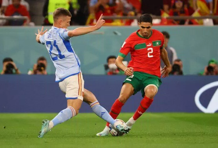 Hakimi trong trận đấu với Tây Ban Nha xứng đáng với những lời khen từ giới chuyên gia tại World Cup 2022 (Ảnh: Internet) Hakimi trong trận đấu với Tây Ban Nha xứng đáng với những lời khen từ giới chuyên gia tại World Cup 2022 (Ảnh: Internet)