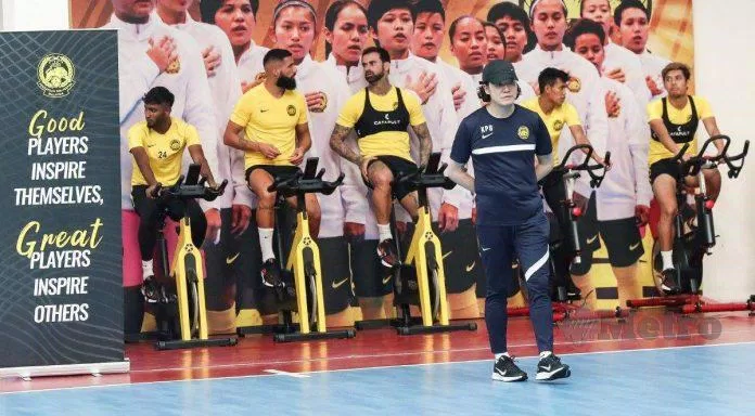 Kỉ luật chính là điều mà HLV Kim Pan Gon muốn xây dựng cho tập thể Malaysia (Ảnh: Internet) Kỉ luật chính là điều mà HLV Kim Pan Gon muốn xây dựng cho tập thể Malaysia (Ảnh: Internet)