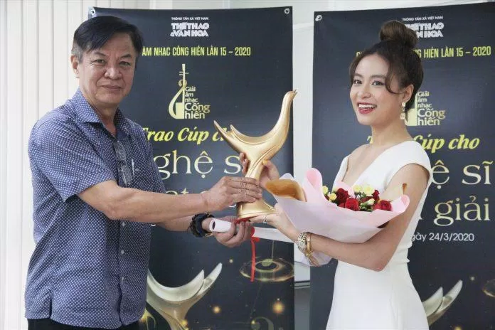 Thành công của Hoàng Thùy Linh giúp cô đạt được giải Nghệ sĩ cống hiến năm 2020 (Ảnh: Internet)