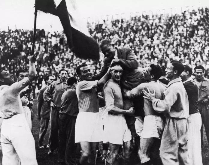Italia là đội bóng châu Âu đầu tiên vô địch một kì World Cup khi họ lên ngôi vào năm 1934 (Ảnh: Internet) Italia là đội bóng châu Âu đầu tiên vô địch một kì World Cup khi họ lên ngôi vào năm 1934 (Ảnh: Internet)