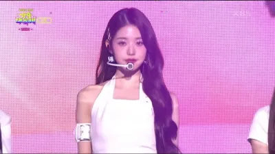 Jang Won Young lại bị chỉ trích vì lười nhảy, sợ hỏng tóc. (Ảnh: Internet) Jang Won Young lại bị chỉ trích vì lười nhảy, sợ hỏng tóc. (Ảnh: Internet)