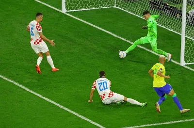 Livakovic có pha cứu thua chẳng khác gì một bàn thắng ngay đầu hiệp 2 (Ảnh: Internet) Livakovic có pha cứu thua chẳng khác gì một bàn thắng ngay đầu hiệp 2 (Ảnh: Internet)