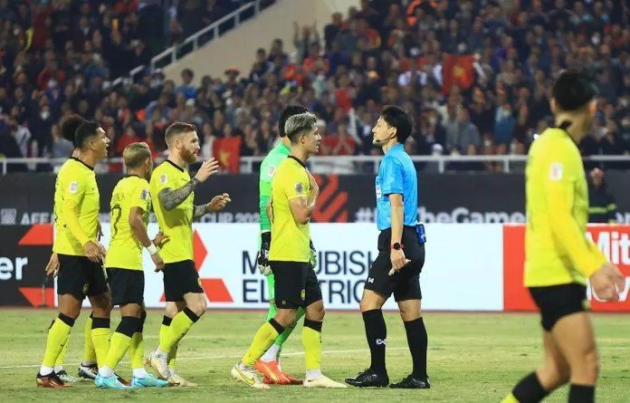 Đội tuyển Malaysia đang thất thế sau khi để thua Việt Nam 0-3 đầy thất vọng ở lượt trận thứ 3 của đội bóng này (Ảnh: Internet)