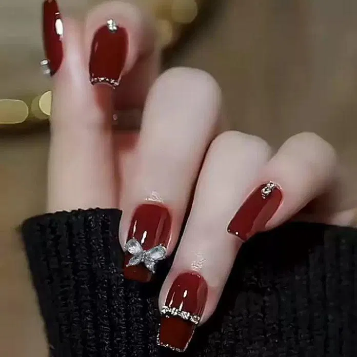Mẫu nail Tết 2023 màu đỏ rực rỡ, nổi bật. (Ảnh: Internet)