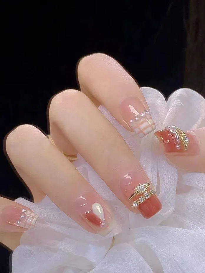 Mẫu nail Tết 2023 đẹp sang chảnh. (Ảnh: Internet)