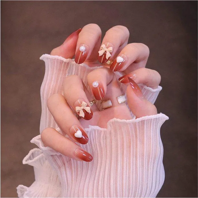 Mẫu nail Tết 2023 màu đỏ rực rỡ, nổi bật. (Ảnh: Internet)