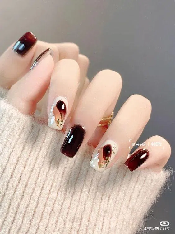 Mẫu nail Tết 2023 màu đỏ rực rỡ, nổi bật. (Ảnh: Internet)