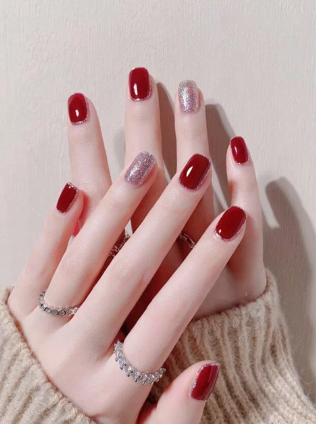 Mẫu nail Tết 2023 màu đỏ rực rỡ, nổi bật. (Ảnh: Internet)