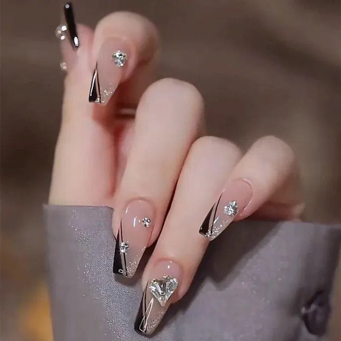 Mẫu nail Tết 2023 đẹp sang chảnh. (Ảnh: Internet)