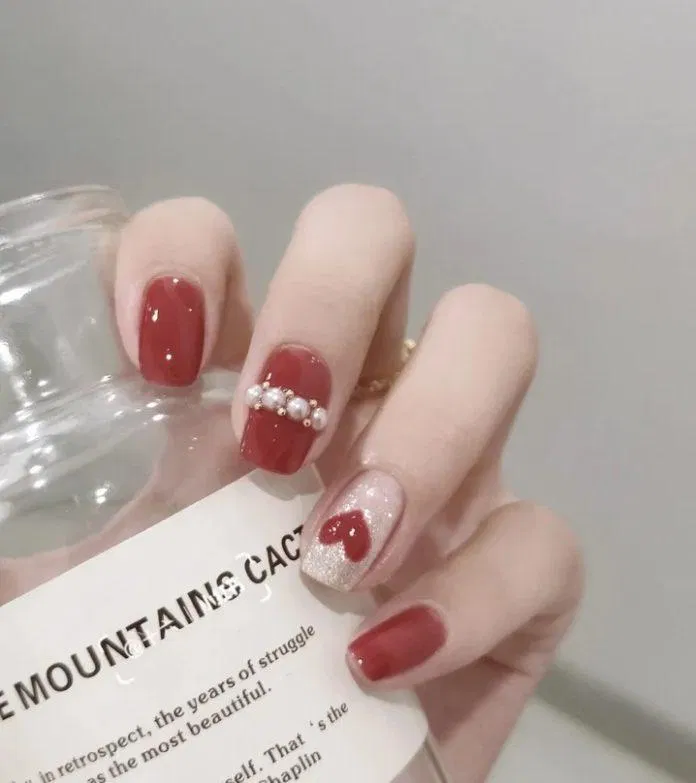 Mẫu nail Tết 2023 màu đỏ rực rỡ, nổi bật. (Ảnh: Internet)