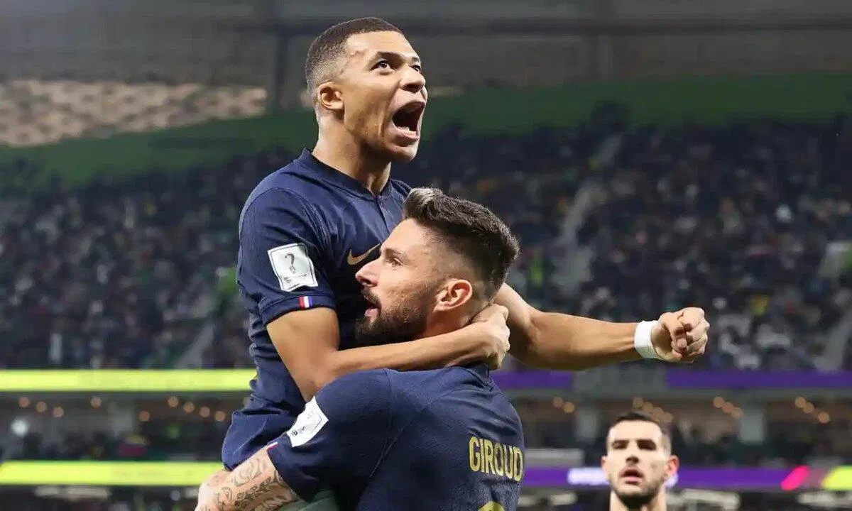 Mbappe và Olivier Giroud tìm thấy nhau để mang về bàn thắng cho đội tuyển Pháp (Ảnh: Internet) Mbappe và Olivier Giroud tìm thấy nhau để mang về bàn thắng cho đội tuyển Pháp (Ảnh: Internet)