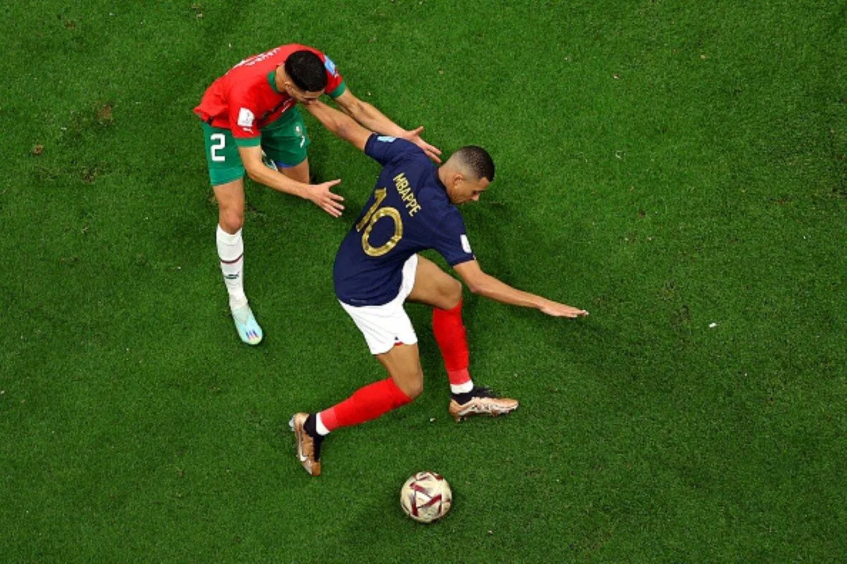 Mbappe vẫn là cầu thủ đáng chú ý của Pháp dù không ghi bàn vào lưới của Maroc (Ảnh: Internet) Mbappe vẫn là cầu thủ đáng chú ý của Pháp dù không ghi bàn vào lưới của Maroc (Ảnh: Internet)