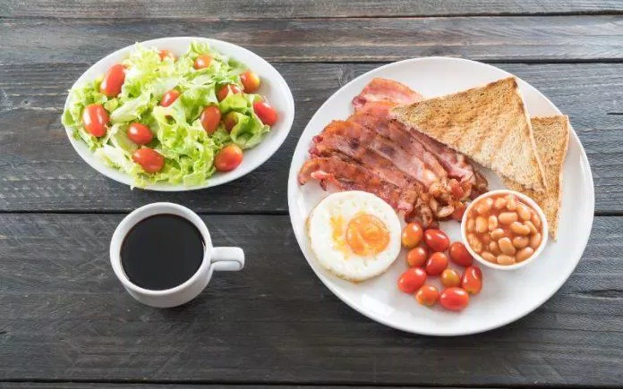 Một bữa sáng có đầy đủ chất béo, chất xơ và tinh bột hợp lý sẽ giúp bạn no lâu (Nguồn: Internet)