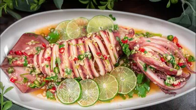 Thành phẩm mực hấp kiểu thái. (Nguồn: BlogAnChoi)