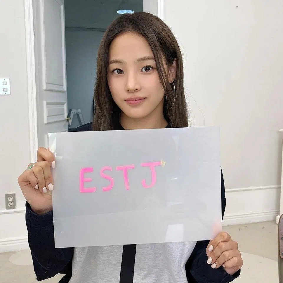 Trắc nghiệm MBTI của NewJeans: Đây là kết quả miêu tả tính cách của họ Danielle Newjeans Hanni NewJeans Hyein NewJeans MBTI MBTI Newjeans NEWJEANS Newjeans profile tính cách trắc nghiệm Trắc nghiệm MBTI trắc nghiệm tính cách Trắc nghiệm tính cách MBTI