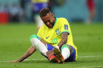 Đã có một chút lo lắng cho tuyển Brazil khi ngôi sao lớn nhất của họ là Neymar gặp chấn thương ở vòng bảng World Cup (Ảnh: Internet) Đã có một chút lo lắng cho tuyển Brazil khi ngôi sao lớn nhất của họ là Neymar gặp chấn thương ở vòng bảng World Cup (Ảnh: Internet)