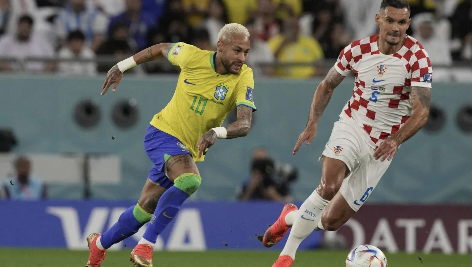 Neymar và các đồng đội đã tràn sang phần sân của Croatia để tìm kiếm bàn thắng sớm (Ảnh: Internet) Neymar và các đồng đội đã tràn sang phần sân của Croatia để tìm kiếm bàn thắng sớm (Ảnh: Internet)