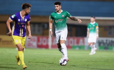 Hendrio Araujo (bên phải) trong màu áo CLB Đình ĐỊnh (Ảnh: Internet) Hendrio Araujo (bên phải) trong màu áo CLB Đình ĐỊnh (Ảnh: Internet)