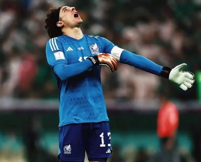 Đây là kì World Cup cuối cùng chúng ta còn được chứng kiến những pha bay nhảy của Ochoa trong khung thành của Mexico (Ảnh: Internet) Đây là kì World Cup cuối cùng chúng ta còn được chứng kiến những pha bay nhảy của Ochoa trong khung thành của Mexico (Ảnh: Internet)