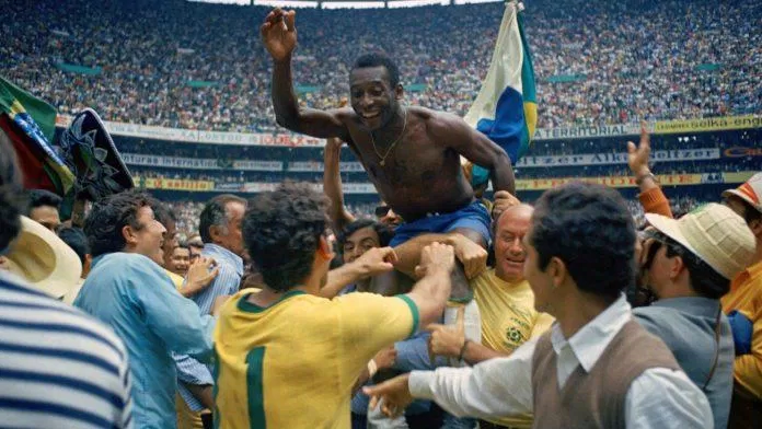 Pele một lần nữa lên ngôi ở World Cup 1970 trong đội hình được đánh giá là mạnh nhất trong lịch sử Brazil (Ảnh: Internet) Pele một lần nữa lên ngôi ở World Cup 1970 trong đội hình được đánh giá là mạnh nhất trong lịch sử Brazil (Ảnh: Internet)
