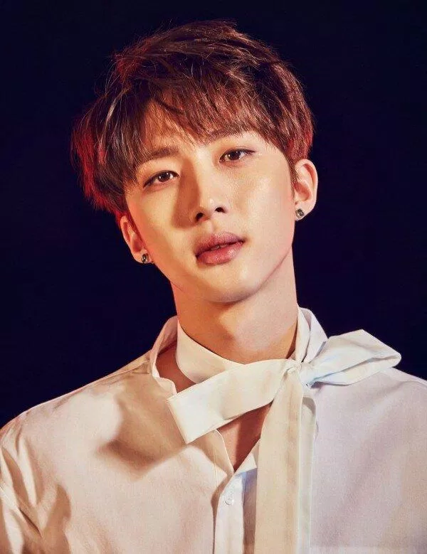 Hui PENTAGON cũng là thần tượng nam sẽ bước sang tuổi 30 vào năm 2023 (Ảnh: Internet) Hui PENTAGON cũng là thần tượng nam sẽ bước sang tuổi 30 vào năm 2023 (Ảnh: Internet)