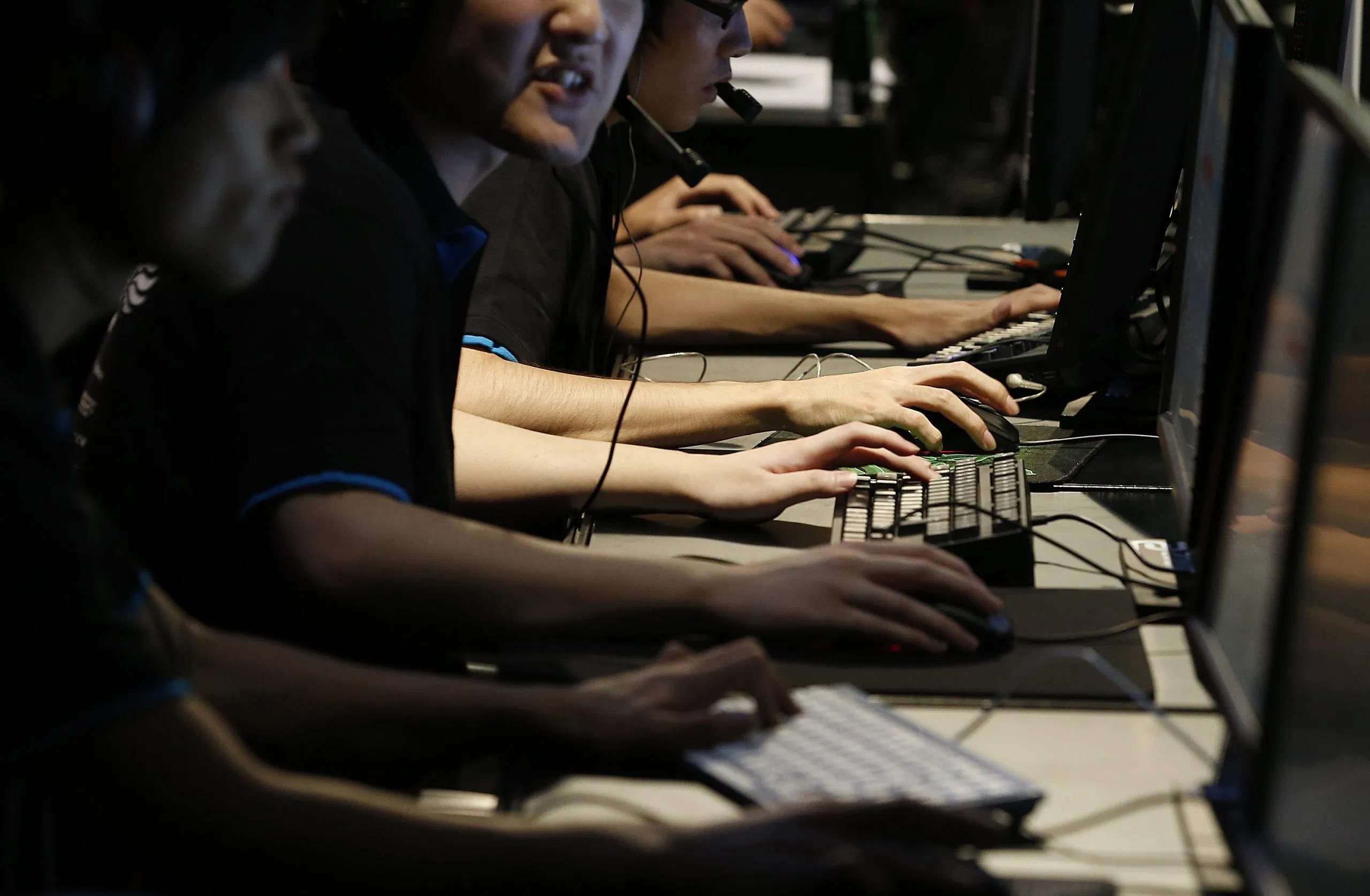 Người ấy có thể có nhân vật ảo trên Internet, nhưng điều này chẳng nói lên gì cả (Ảnh: Internet) Người ấy có thể có nhân vật ảo trên Internet, nhưng điều này chẳng nói lên gì cả (Ảnh: Internet)