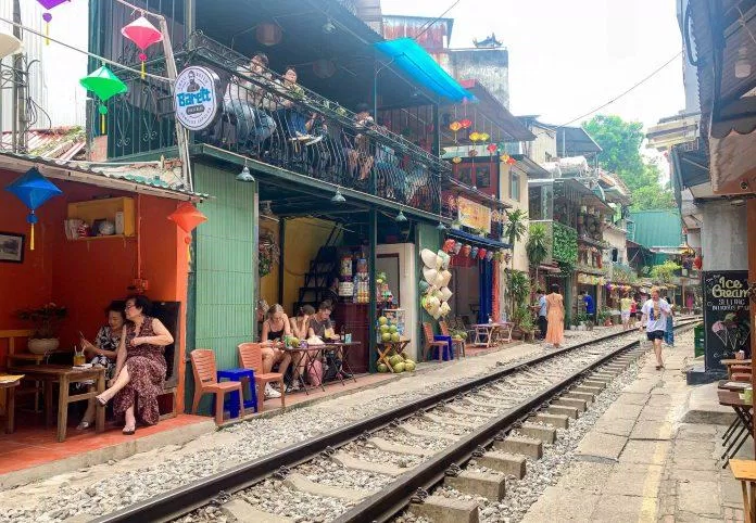 Một góc phố đường tàu tại Hà Nội (Ảnh: Internet).