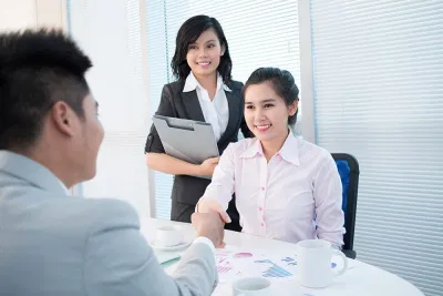 Cố gắng tạo ấn tượng bằng thái độ cầu tiến và học hỏi không ngừng. Nguồn: Internet Cố gắng tạo ấn tượng bằng thái độ cầu tiến và học hỏi không ngừng. Nguồn: Internet