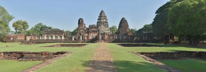 Prasat Phimai - ngôi đền Khmer cổ bằng đá sa thạch lớn nhất và linh thiêng nhất của Thái Lan - Nguồn: Internet