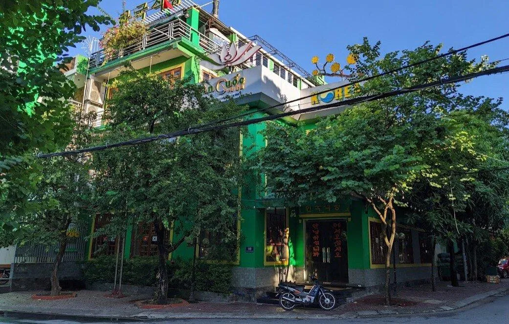 Không gian bên ngoài của nhà hàng. (Ảnh: Internet)