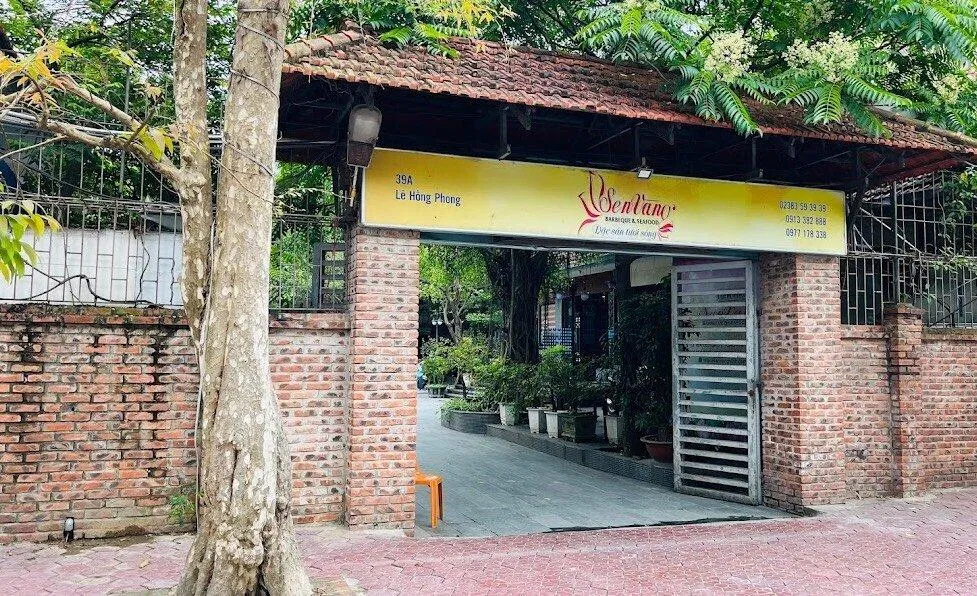 Không gian bên ngoài nhà hàng. (Ảnh: Internet)