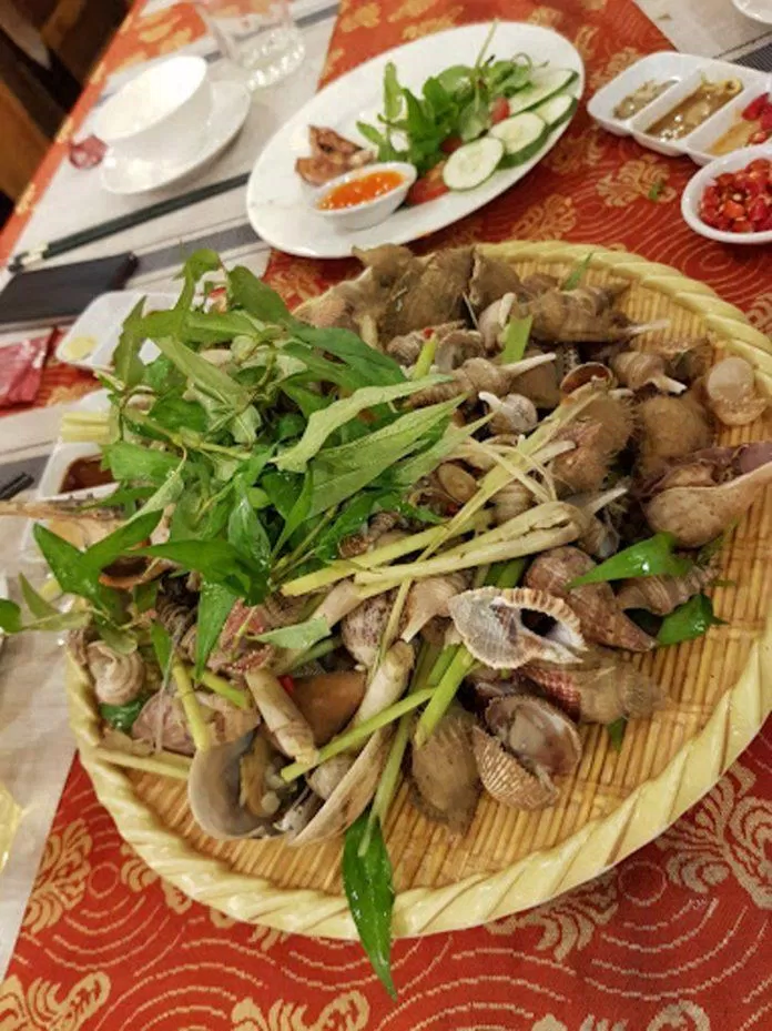 Bỏ túi 15 quán ăn ngon ở Quảng Ngãi ăn là ghiền, bạn lưu lại ngay nhé ! ẩm thực Quảng Ngãi ăn ngon bò gân bảy mẫu chè cô ba cơm hến cơm hến nguyên don cổ luỹ don cô thành Du lịch Quãng Ngãi gia đình hồng sinh quán lẩu gia đình Dulys mì gà huyền mì quảng giao thuỷ mì quảng tam thanh quán ăn quán ăn ngon quán ăn ngon ở quảng ngãi quán đồi gió quán gió đồi quán ngon quán ốc sơn Quảng Ngãi ram nướng đuôi tôm thông tin vũ cua