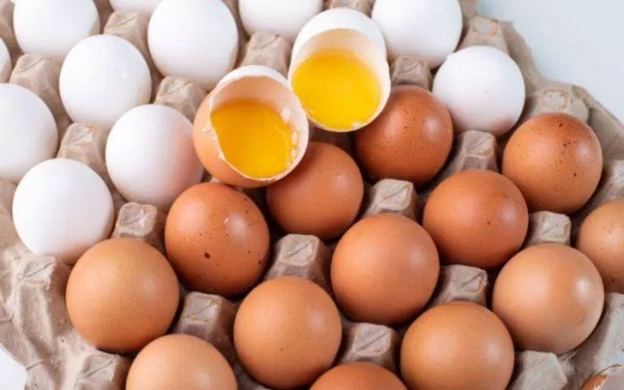 Trứng nâu vàng hay trắng đều có giá trị dinh dưỡng như nhau (Ảnh: Internet)