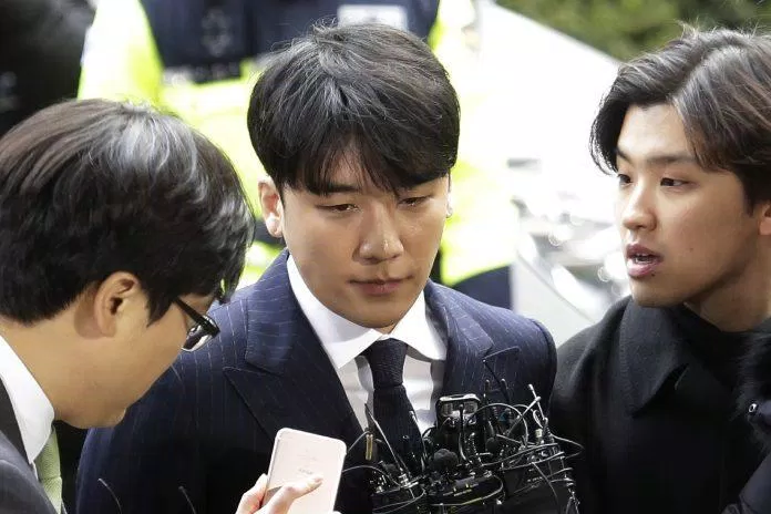 Vụ án "Burning Sun" của Seungri gây nên làn sóng phẫn nộ trên toàn thế giới (Ảnh: Internet). Vụ án "Burning Sun" của Seungri gây nên làn sóng phẫn nộ trên toàn thế giới (Ảnh: Internet).