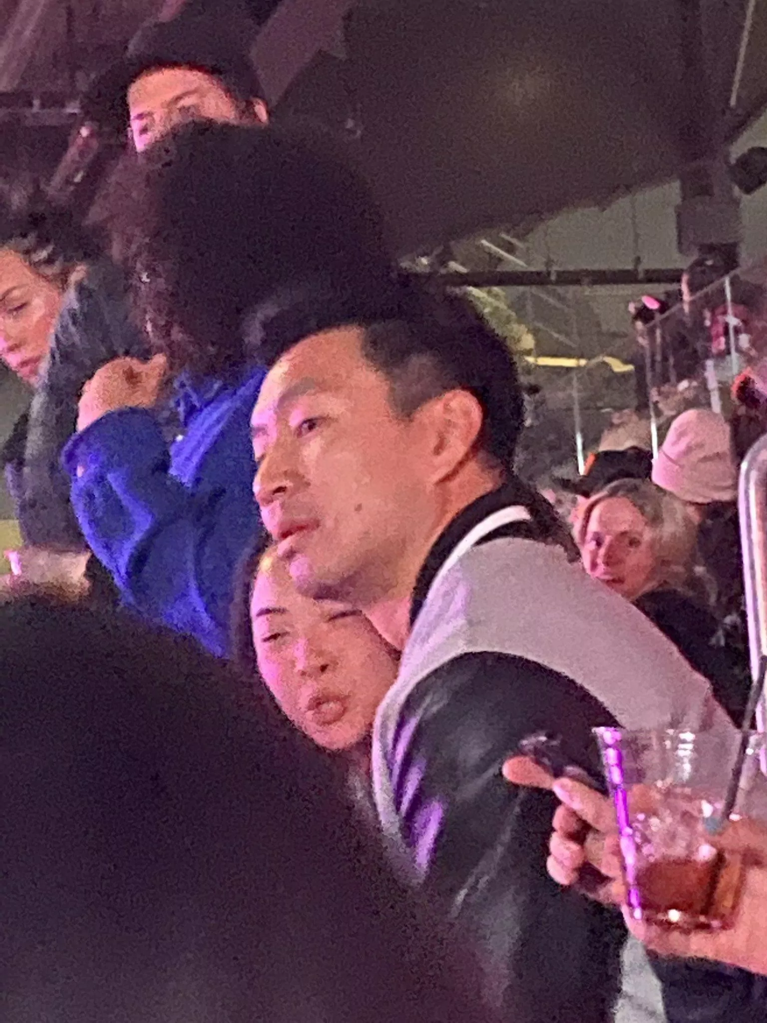 Simu đã tham dự Born Pink World Tour 2022 của BLACKPINK tại Los Angeles vào ngày 19 tháng 11 (Ảnh: Internet) Simu đã tham dự Born Pink World Tour 2022 của BLACKPINK tại Los Angeles vào ngày 19 tháng 11 (Ảnh: Internet)