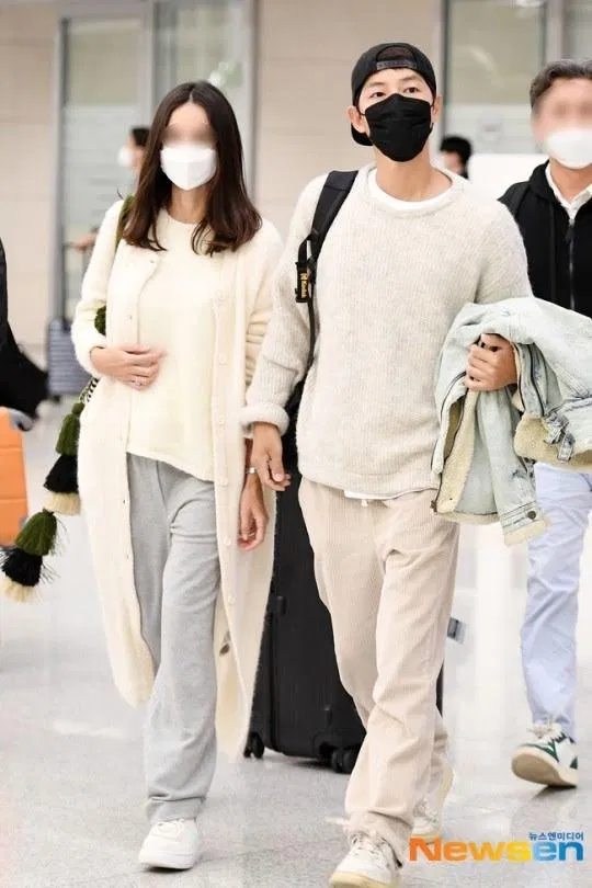 Song Joong Ki cùng bạn gái đi du lịch. (Ảnh: Internet)