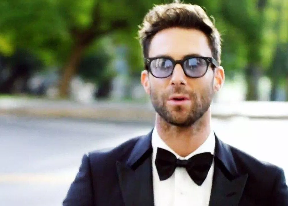 Phân cảnh mở đầu cho MV "Sugar" (Ảnh: Internet) Phân cảnh mở đầu cho MV "Sugar" (Ảnh: Internet)