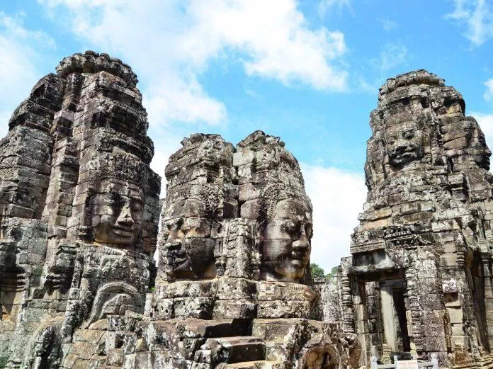 Thăm Đền Bayon - Nguồn: Internet Thăm Đền Bayon - Nguồn: Internet